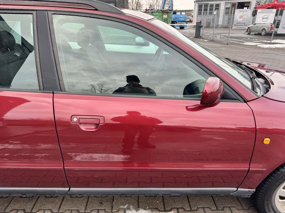 Audi A4 B5 original T&uuml;r vorn rechts LZ3L Hibiscusrot Rohbau Bj.1998